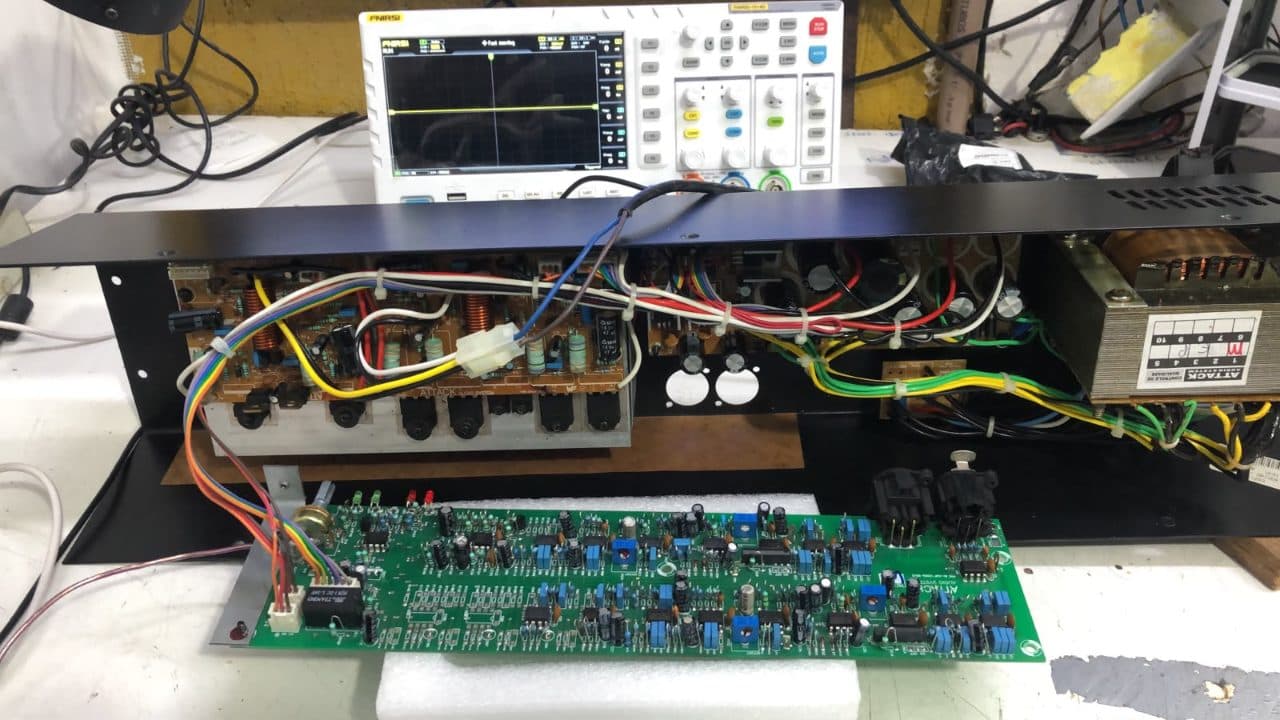 Bancada de trabalho da Tecnocel